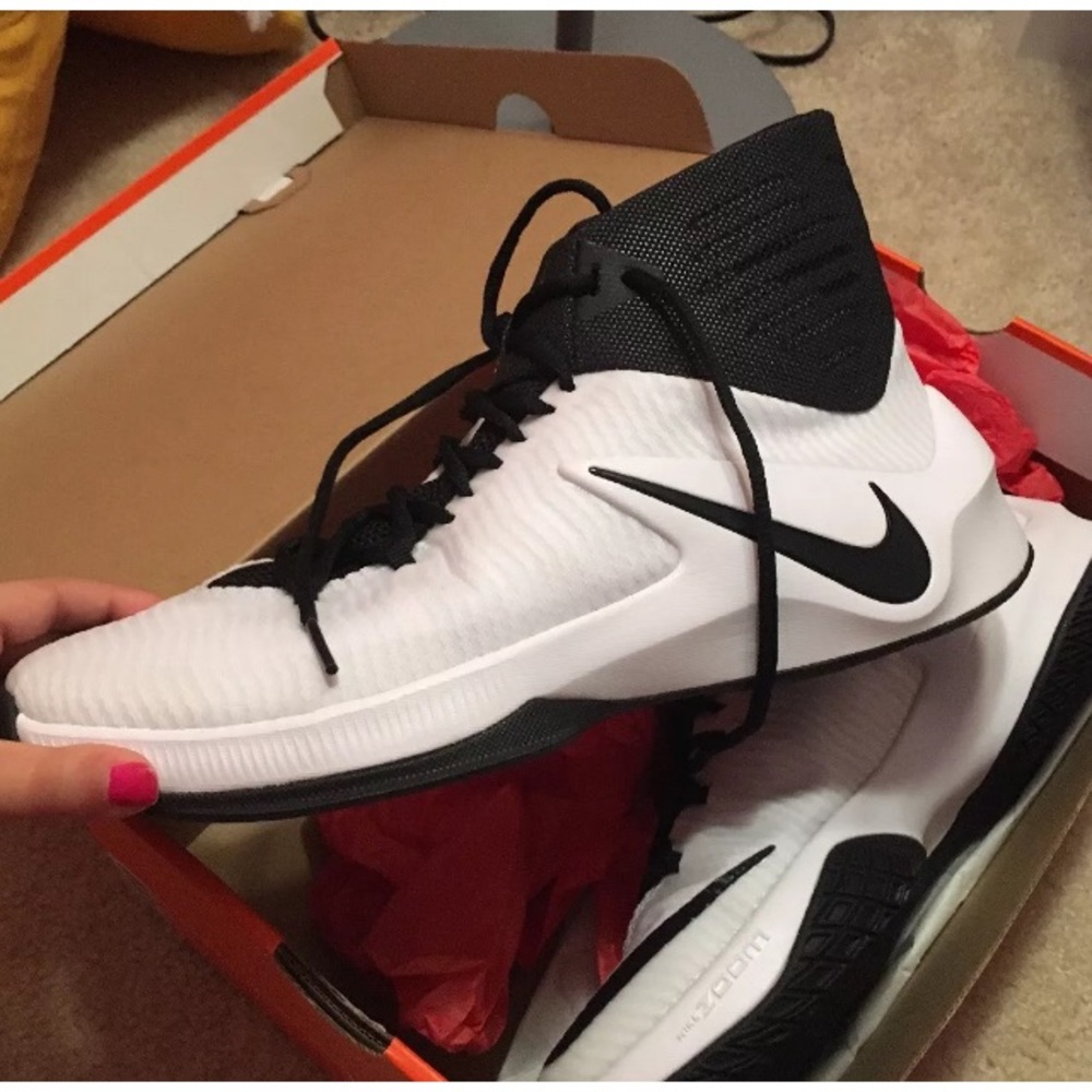 Men's size 9.5 Nike shoes BRAND NEW never worn!